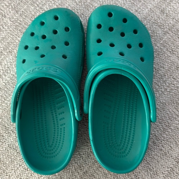 Teal crocs size 7 women’s/ men’s size 5 - Picture 1 of 4